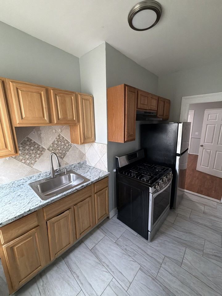 660 Noble Ave #1 - Photo 4 of 7