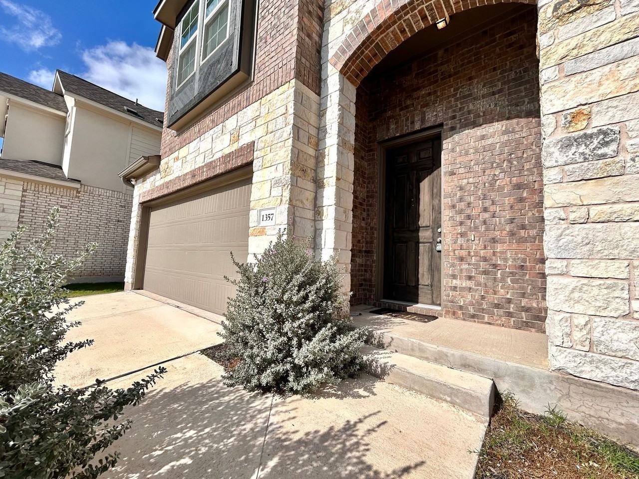 1357 Kneehigh Ln - Photo 3 of 32