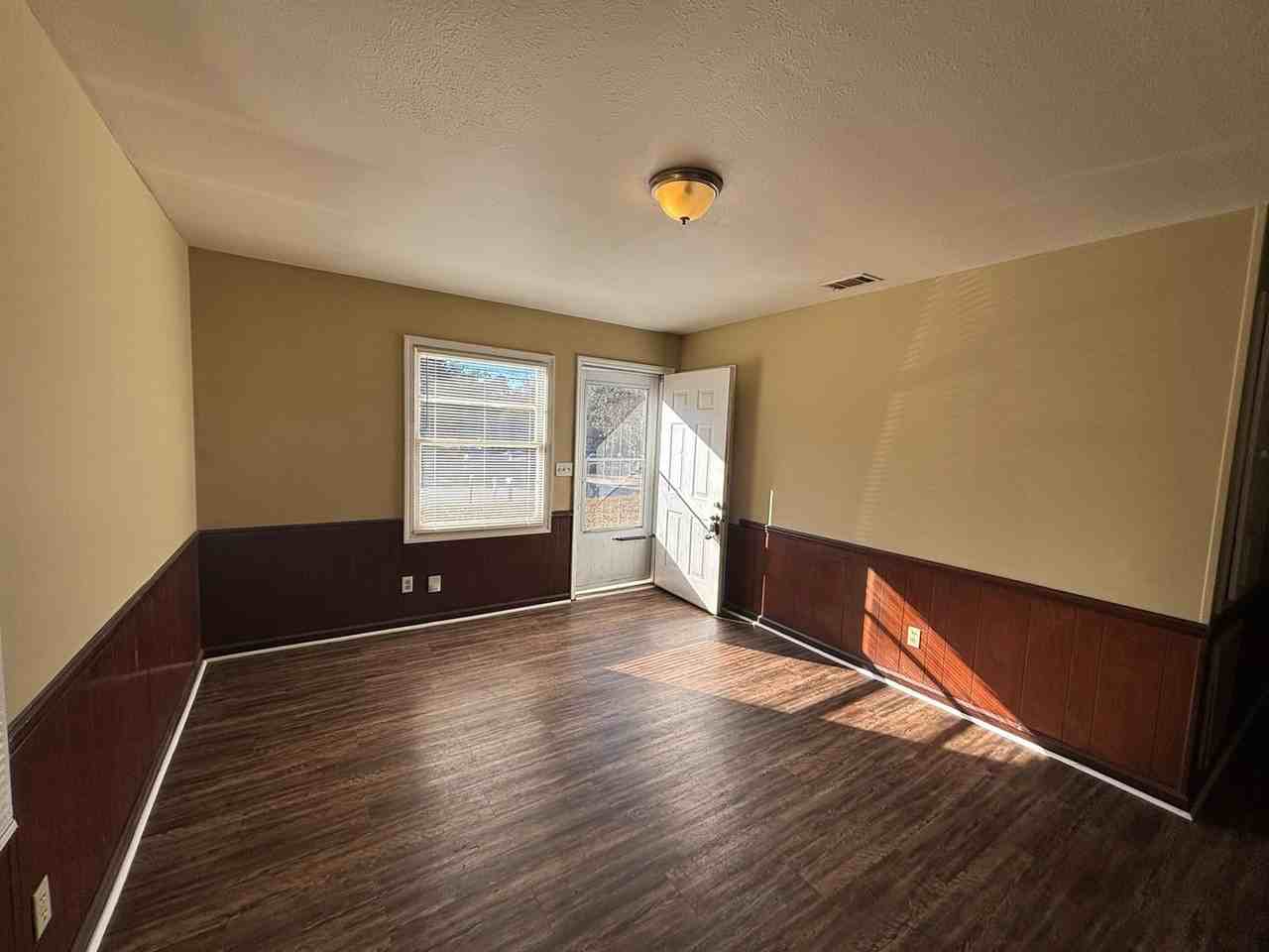 4817 Josephine St - Photo 5 of 16