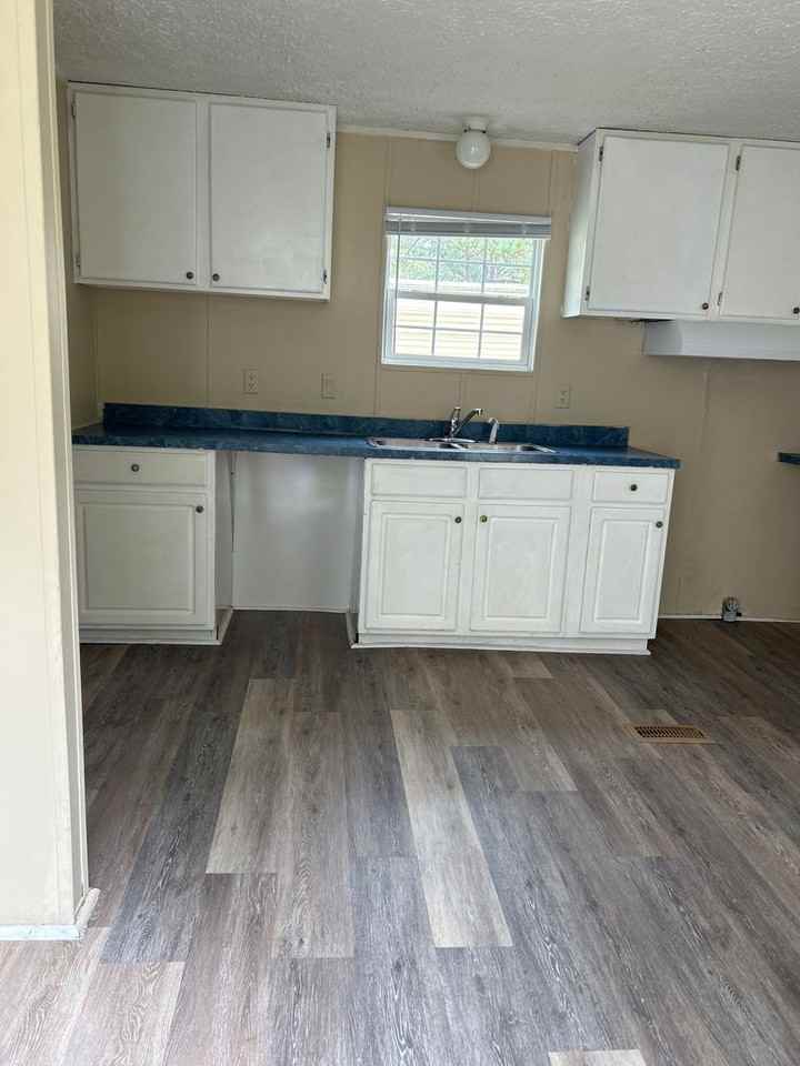 209 Mcqueen St - Photo 4 of 14