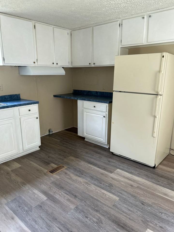 209 Mcqueen St - Photo 5 of 14