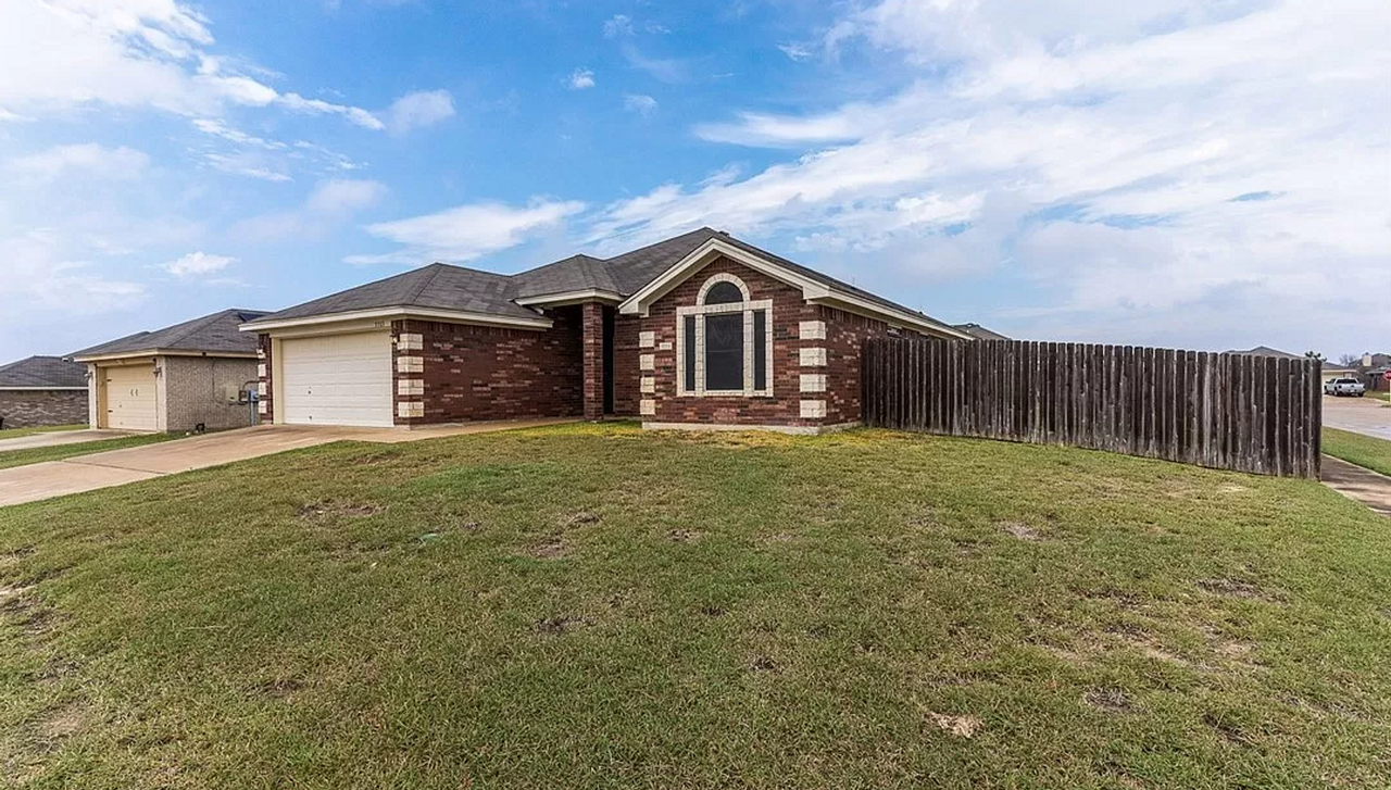 3703 Republic Of Texas Dr - Photo 2 of 31