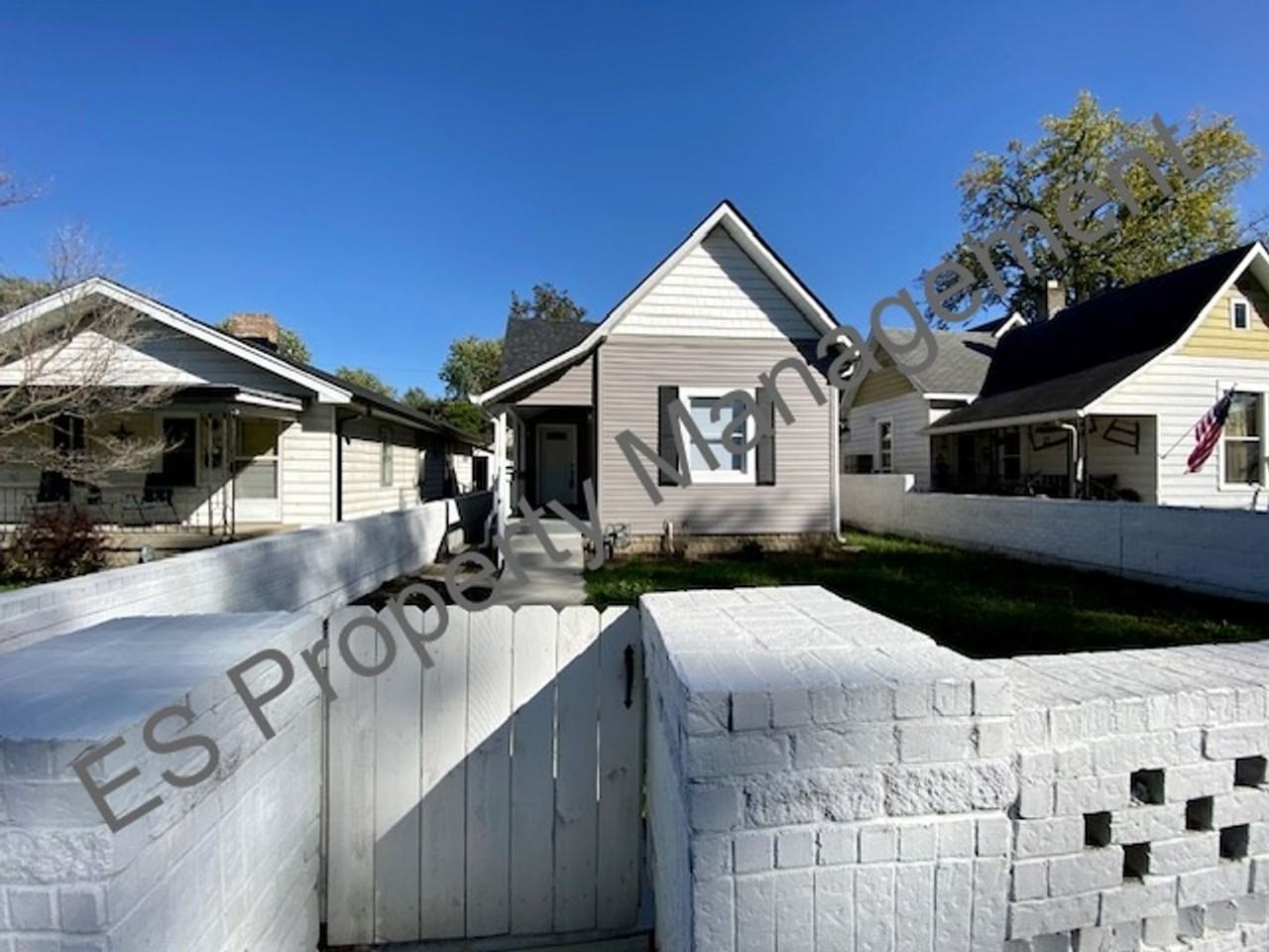 1507 Churchman Ave - Photo 4 of 24