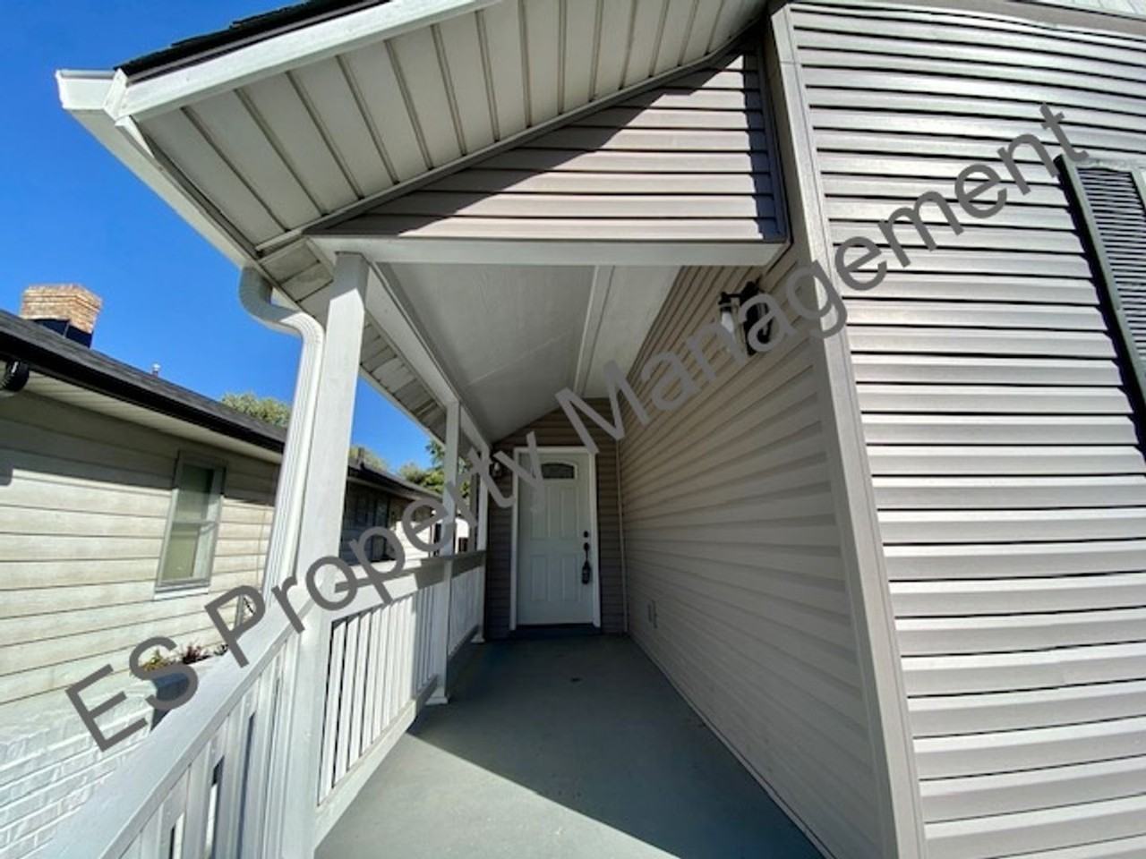 1507 Churchman Ave - Photo 5 of 24