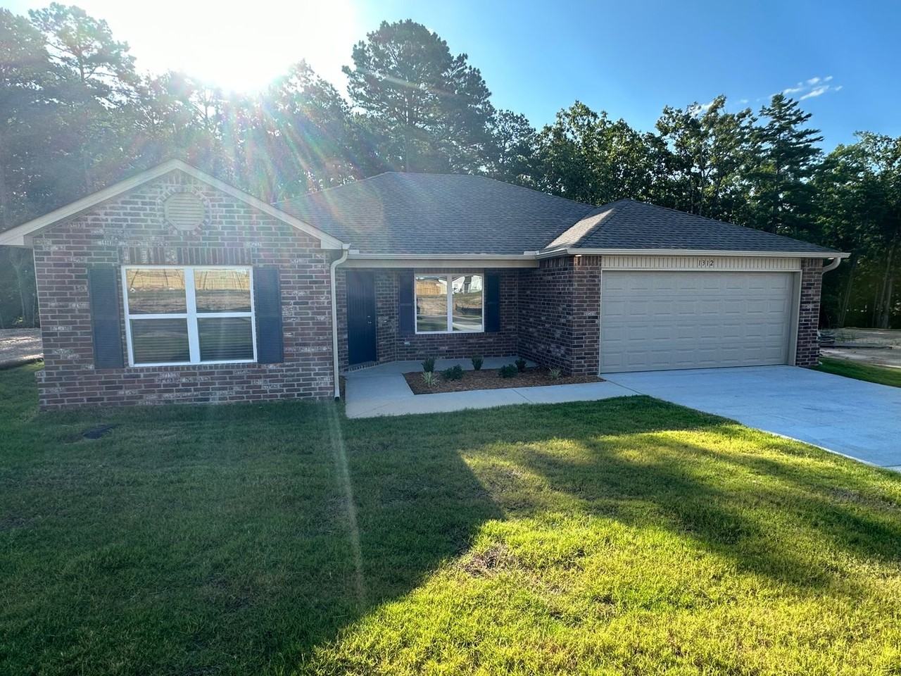 1312 Meadows Dr - Photo 4 of 20