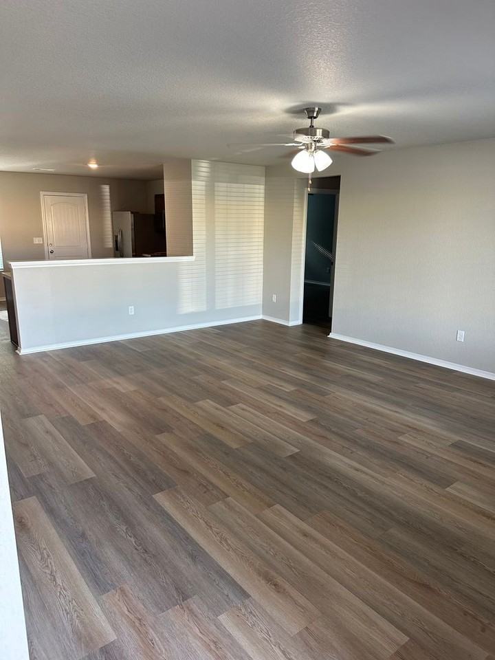 1312 Meadows Dr - Photo 6 of 20