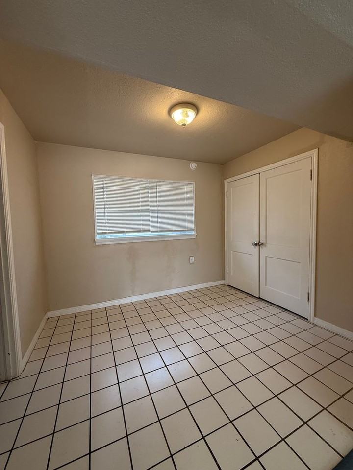 211 E Vida Way - Photo 4 of 13