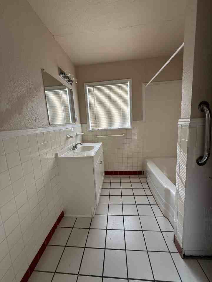 211 E Vida Way - Photo 6 of 13