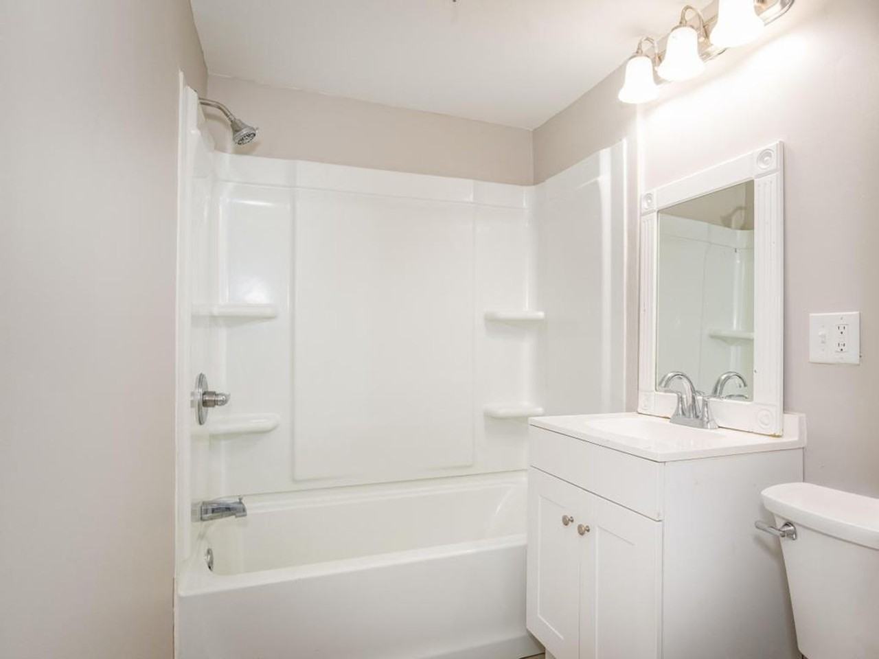 300 Todd St - Photo 5 of 12