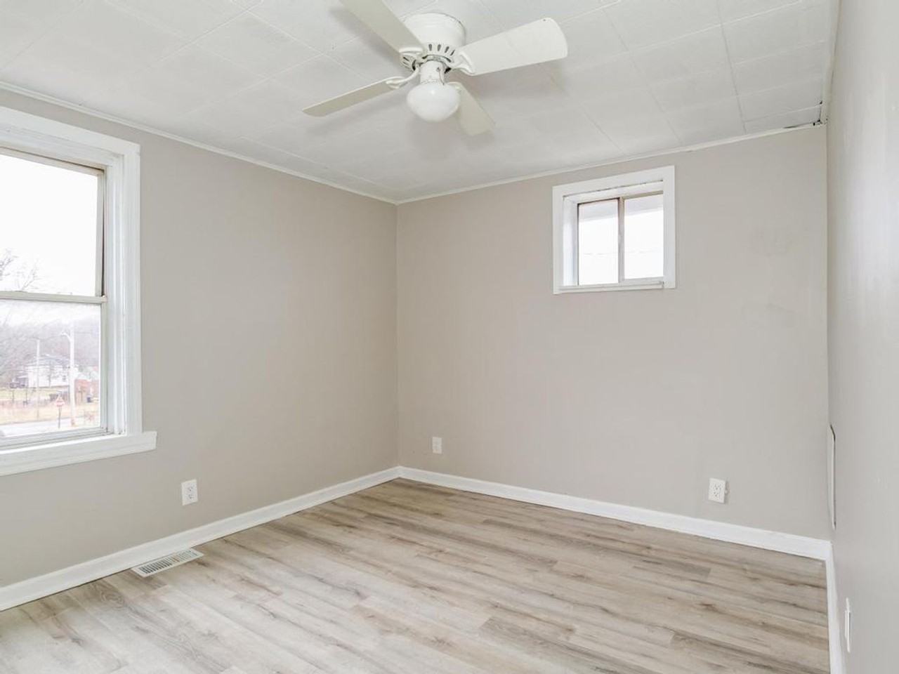 300 Todd St - Photo 6 of 12