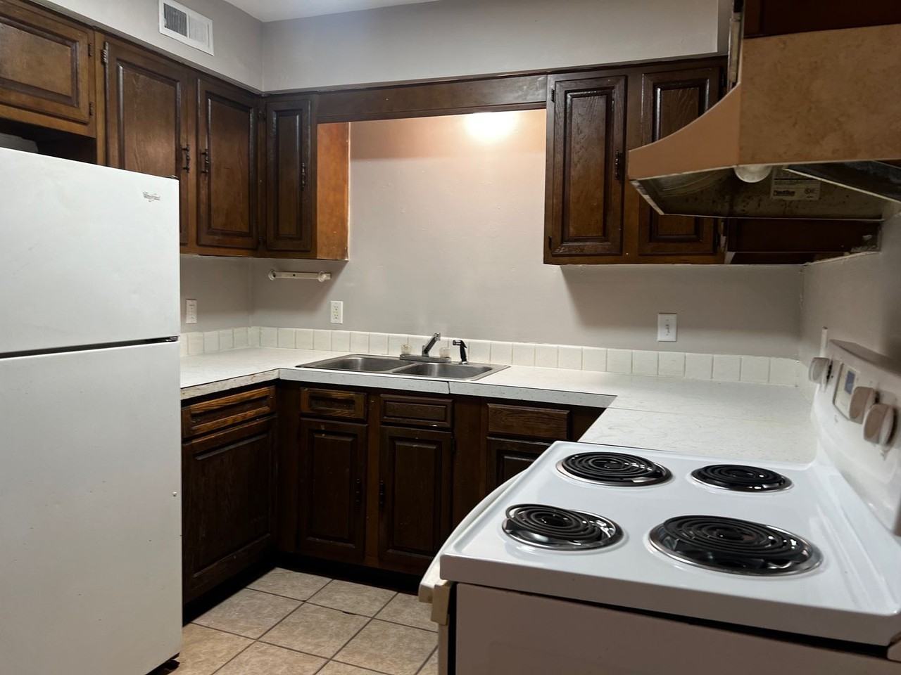 1630 W 42nd St - Photo 2 of 5