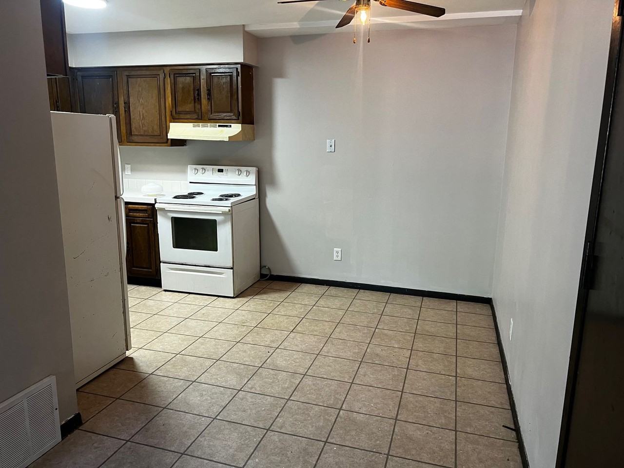 1630 W 42nd St - Photo 3 of 5