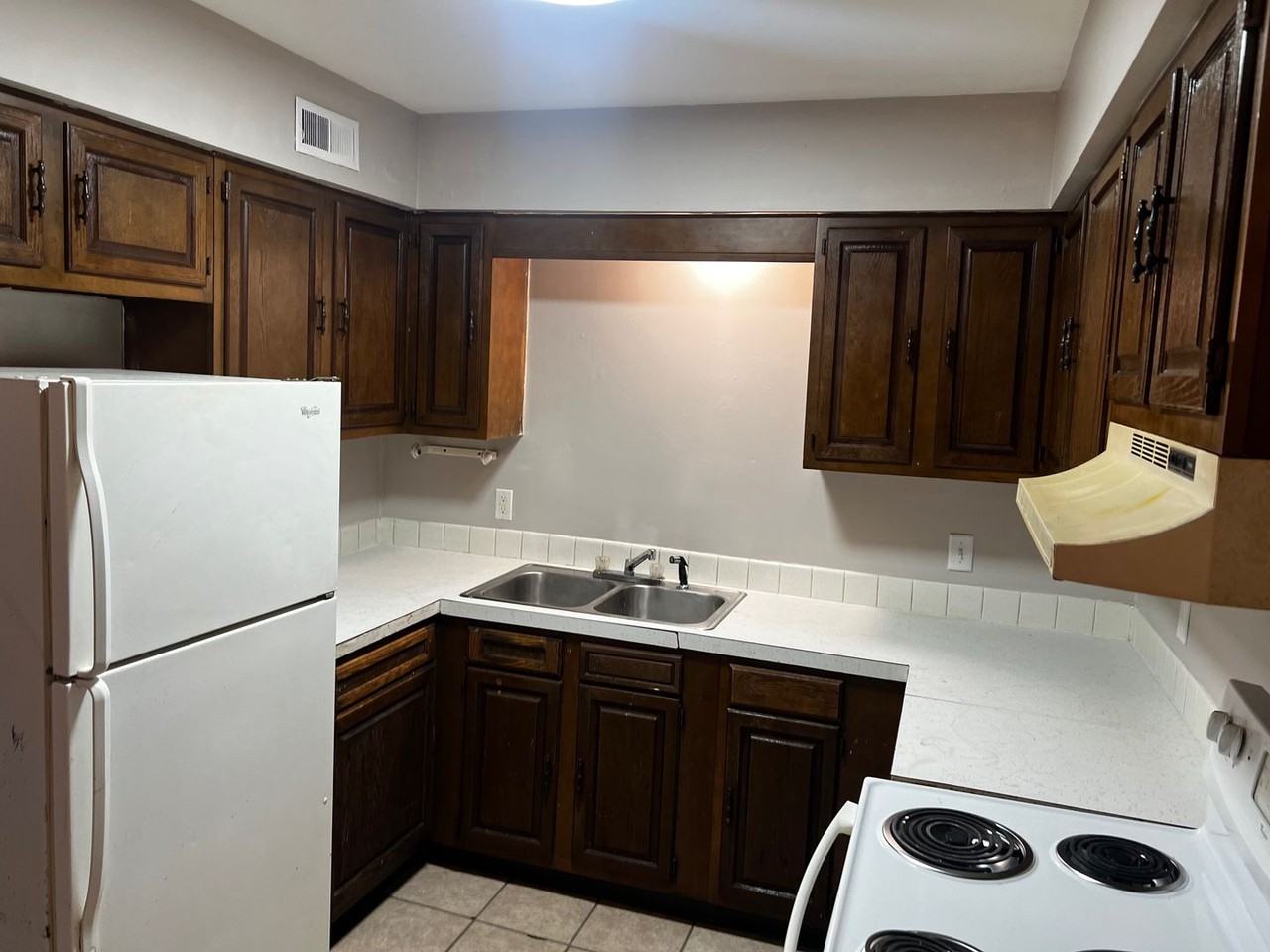 1630 W 42nd St - Photo 4 of 5