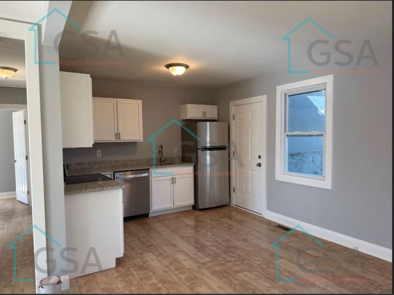 696 Saxon Ave - Photo 5 of 19