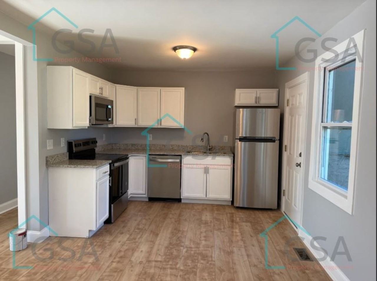 696 Saxon Ave - Photo 6 of 19