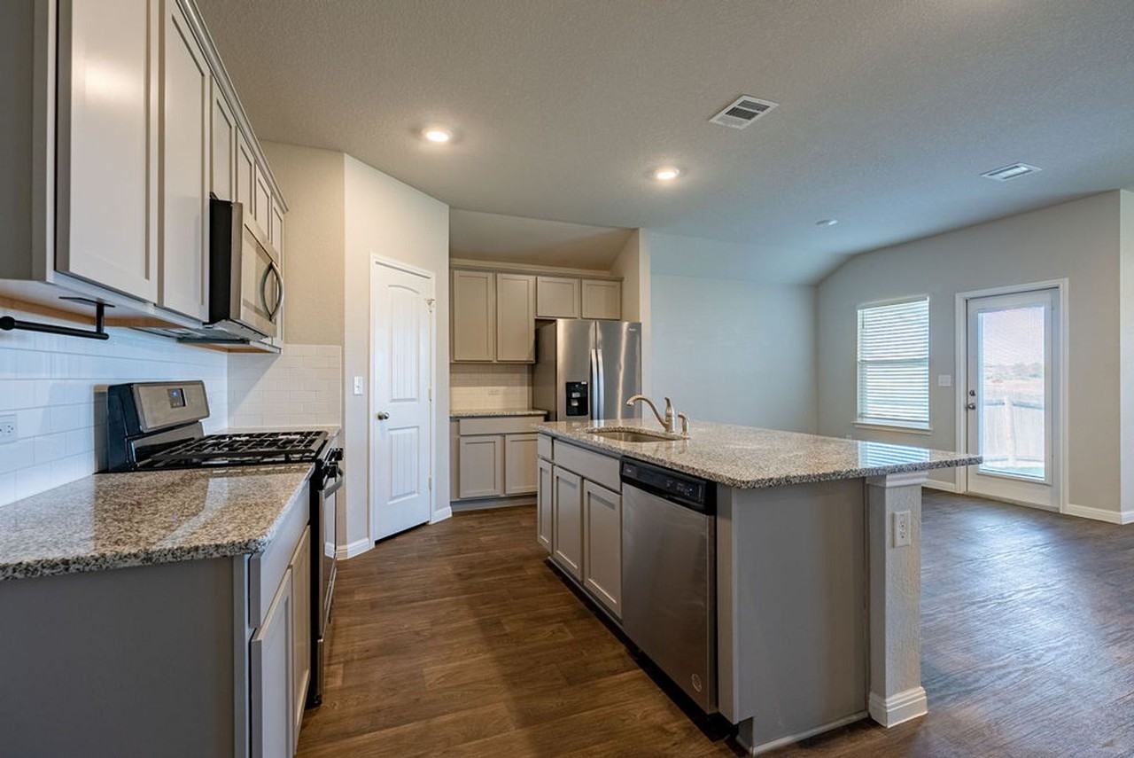 19508 Ann Richards Ave - Photo 6 of 21