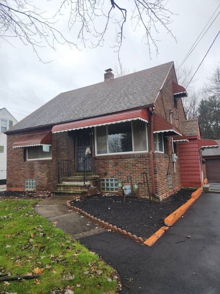 21481 Forbes Rd - Photo 3 of 30