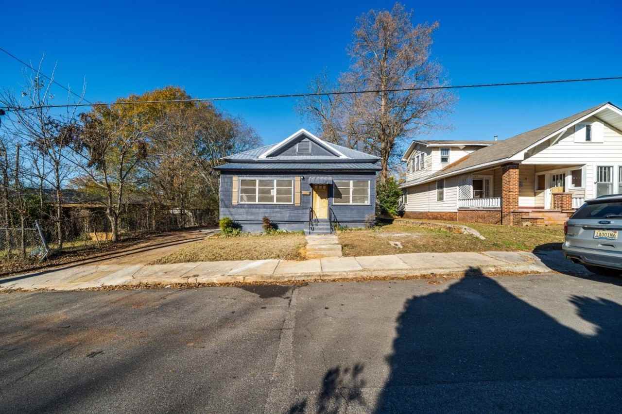 611 Bell St - Photo 2 of 22