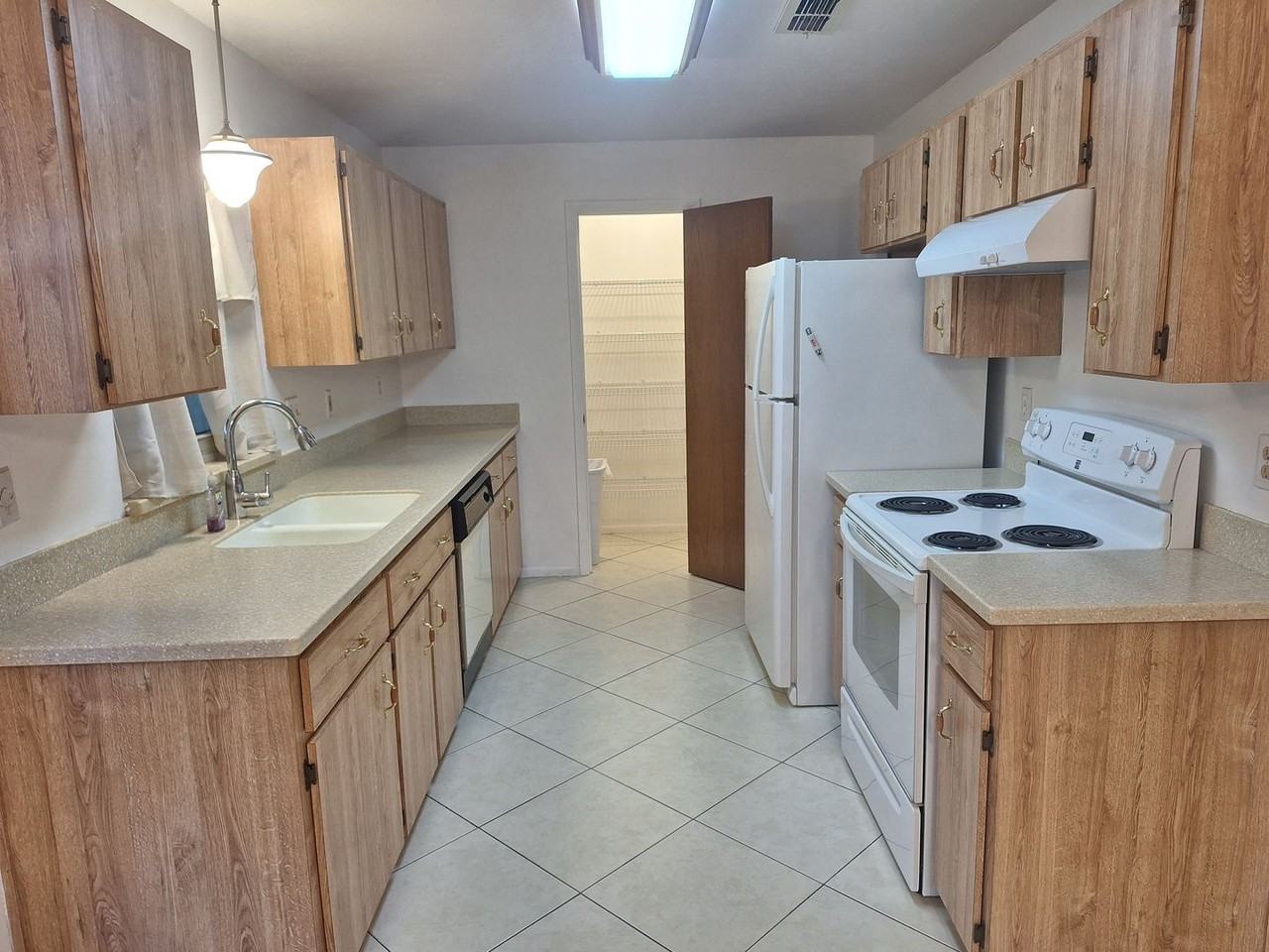 416 Falcon Ave - Photo 6 of 15