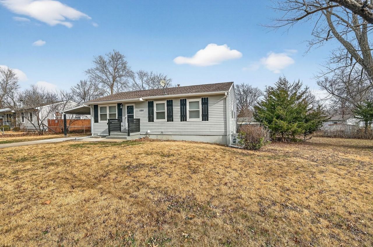 13811 10th Ter - Photo 3 of 32