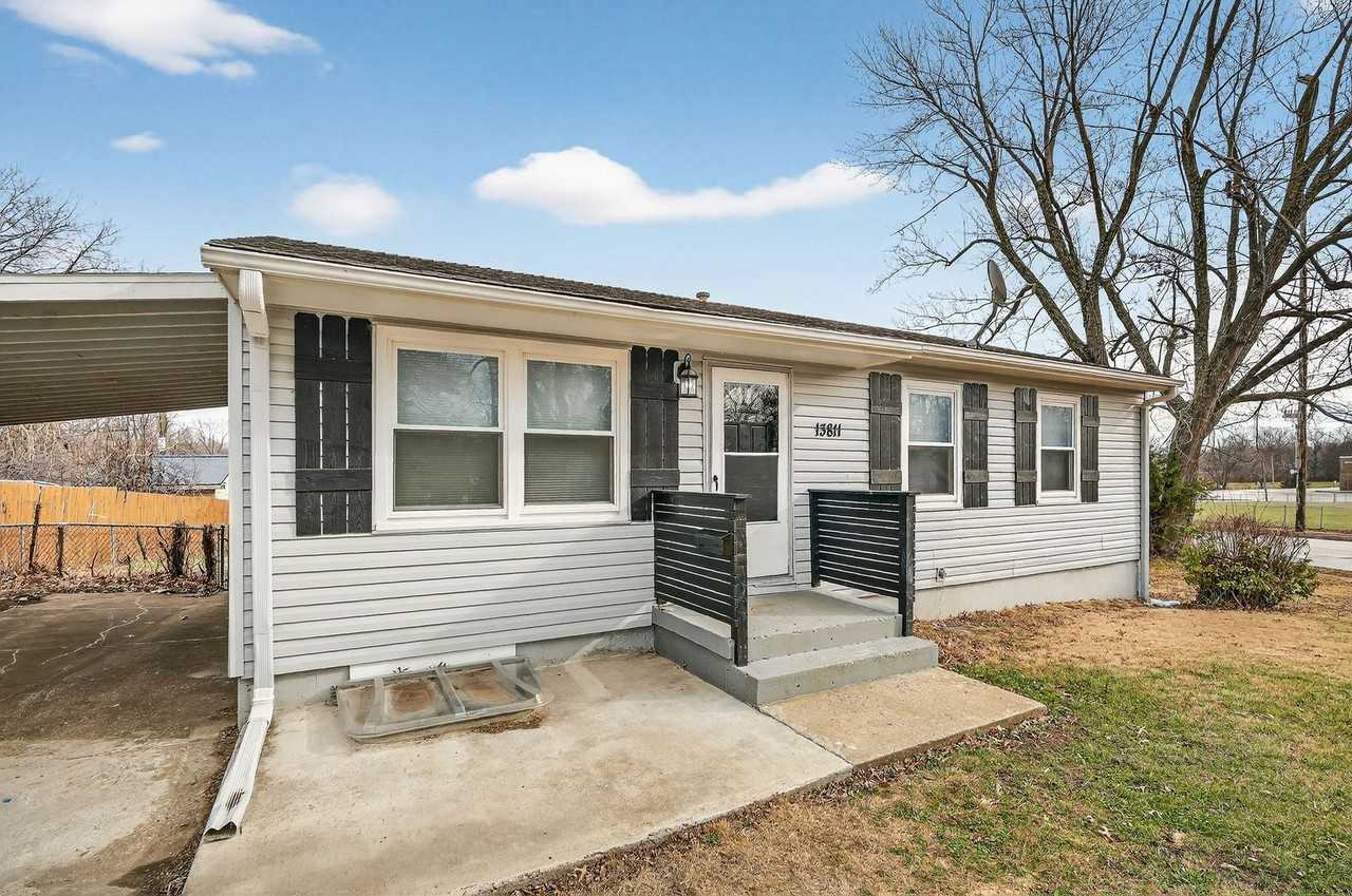 13811 10th Ter - Photo 4 of 32