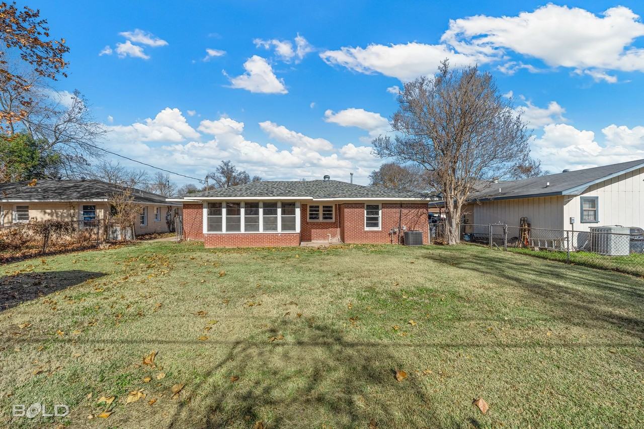 3232 Mcgregor St - Photo 3 of 23