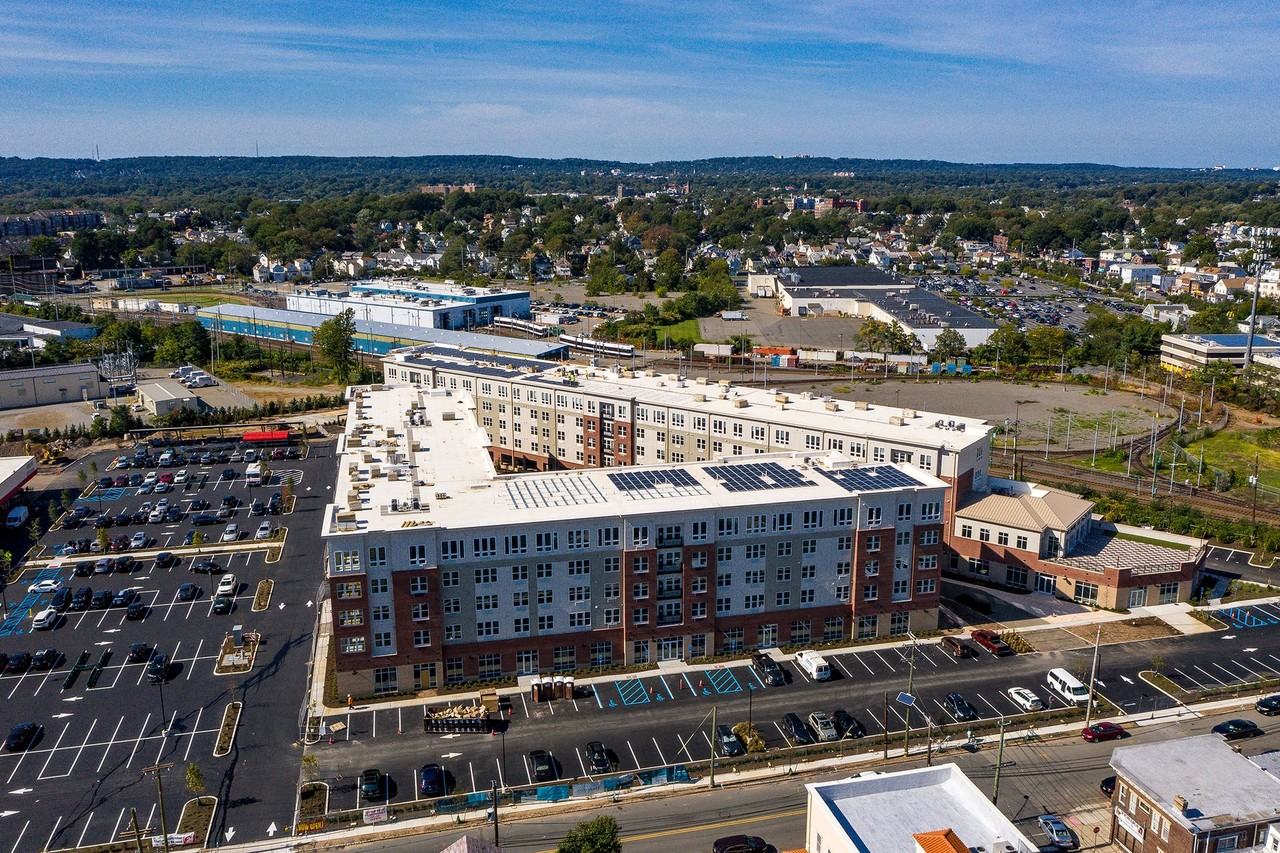 SilverLake - Photo 7 of 50