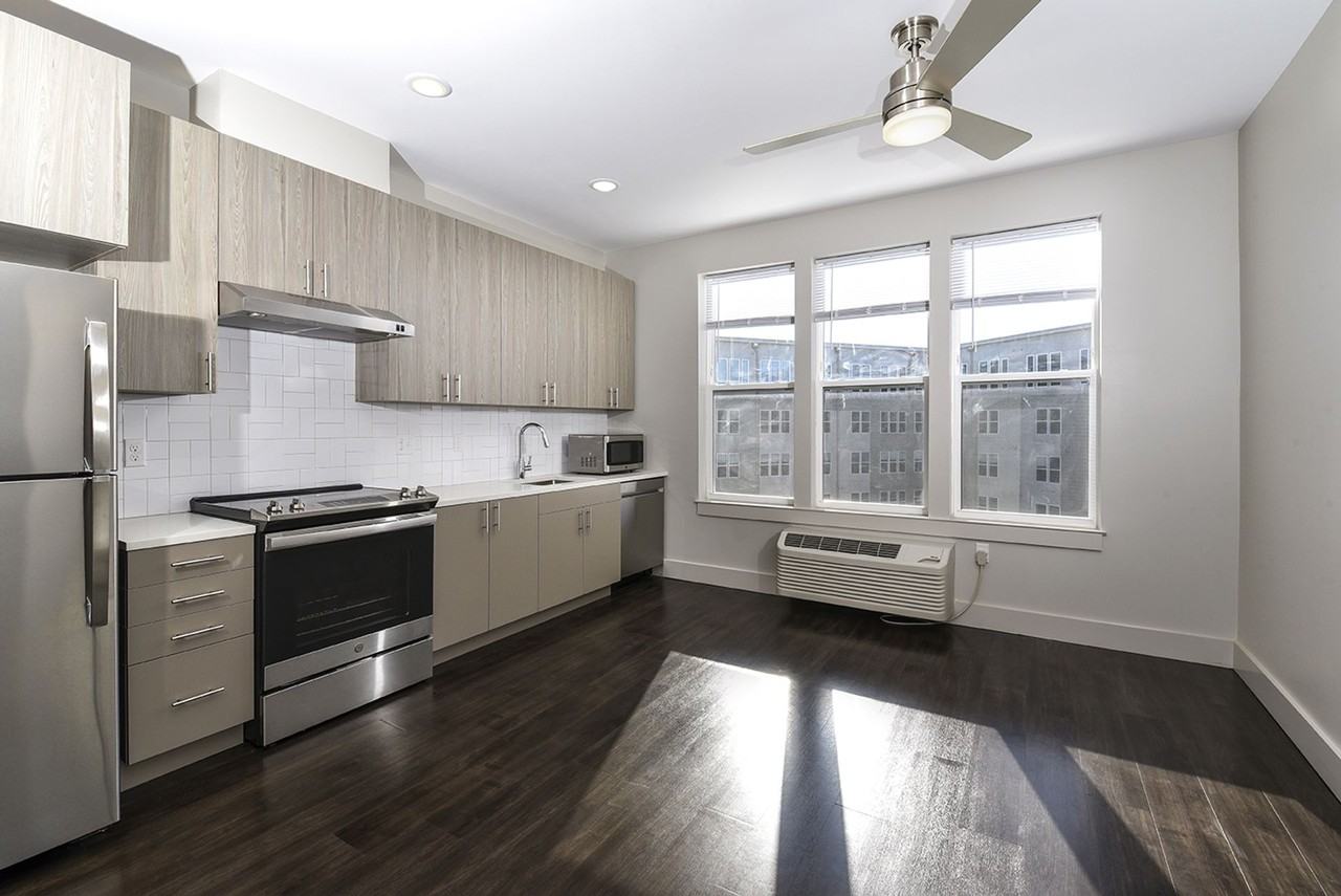 SilverLake - Photo 4 of 50