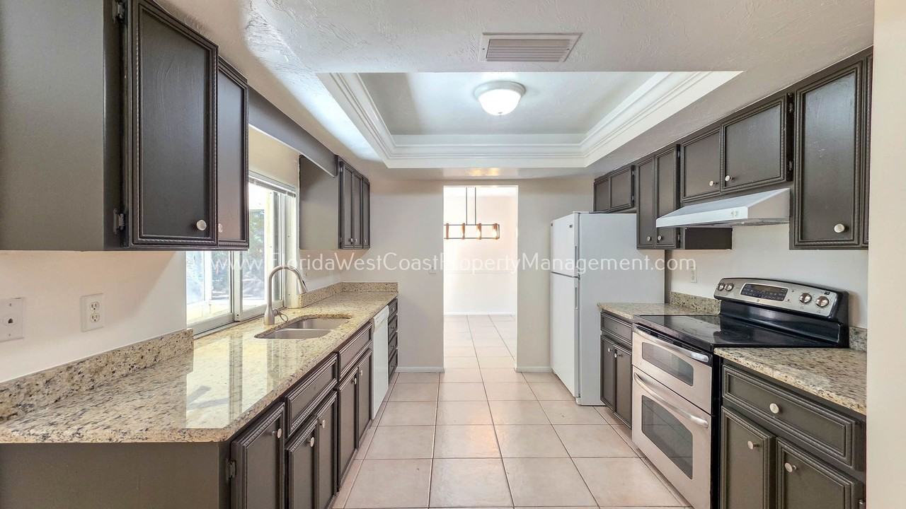 2508 Cardwell Way - Photo 3 of 34