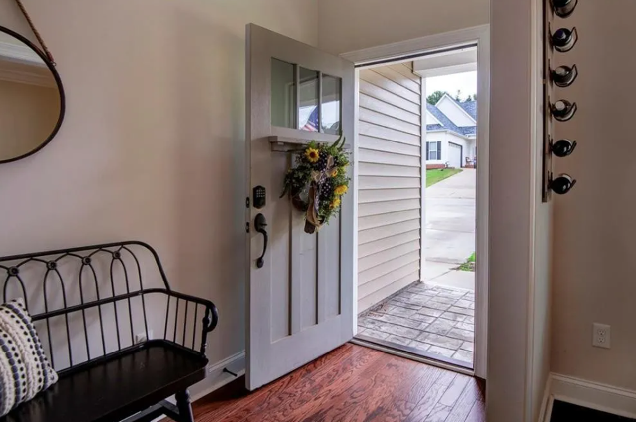 232 Streams Way - Photo 4 of 23