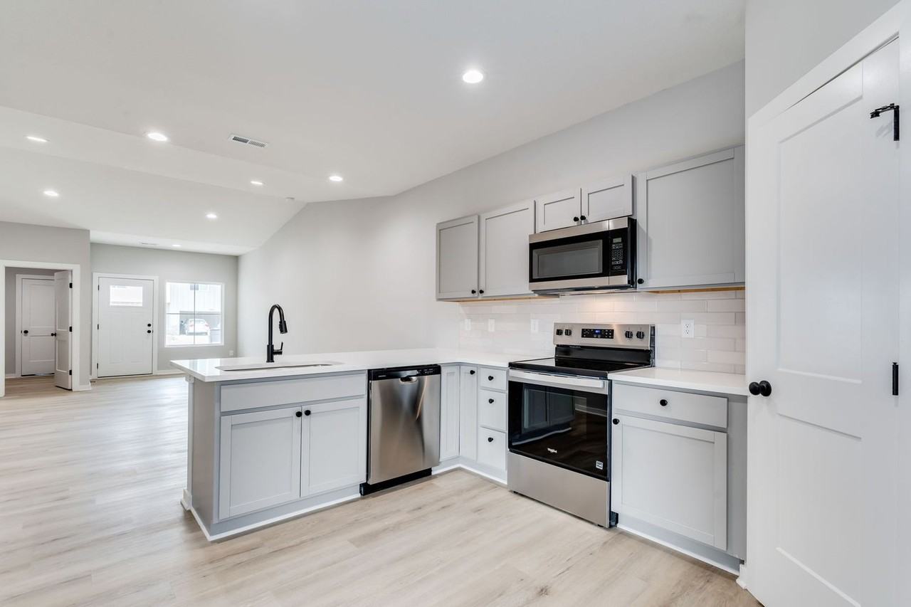 3979 W Longleaf St - Photo 3 of 12