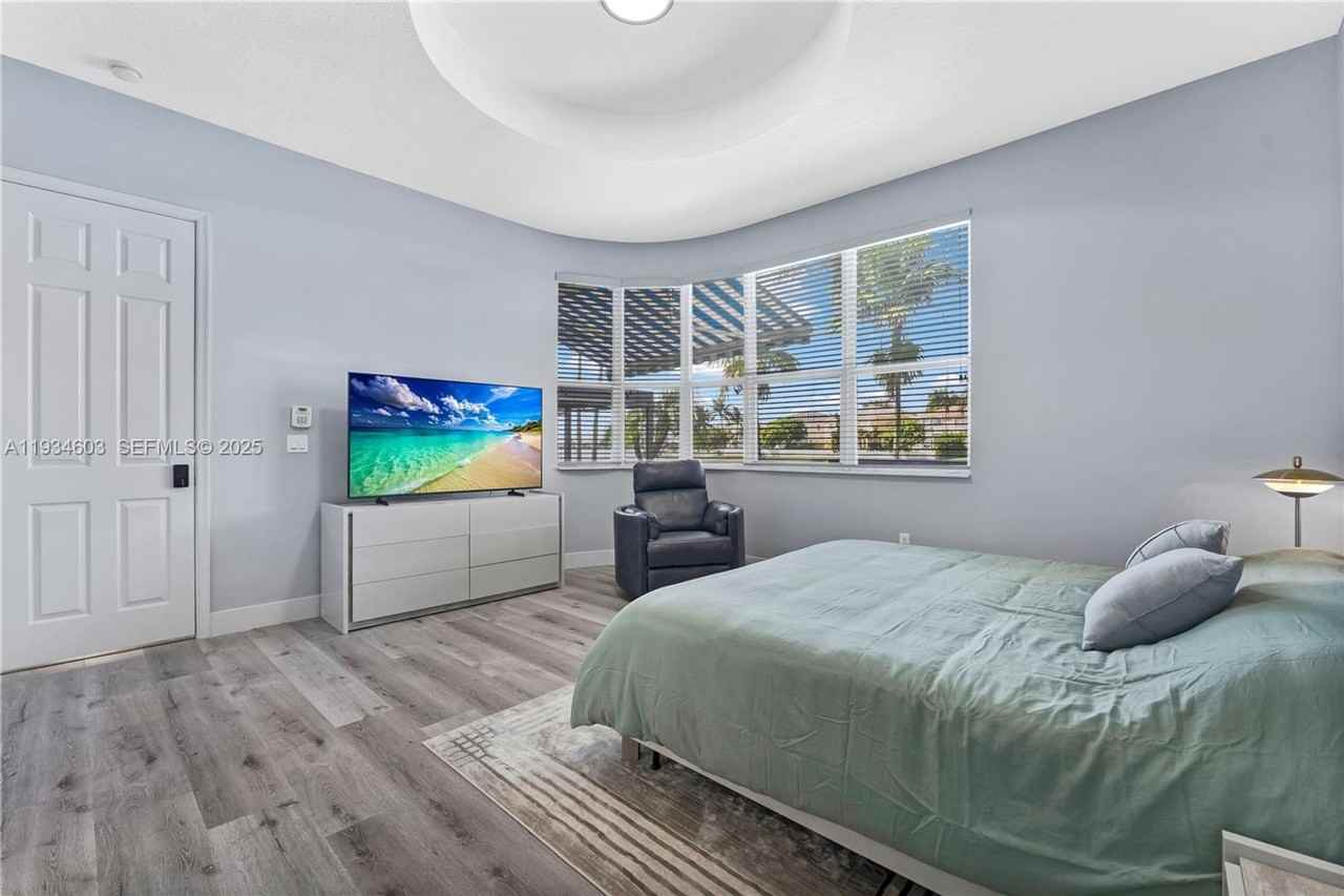 5046 Sw 162nd Ave - Photo 6 of 18