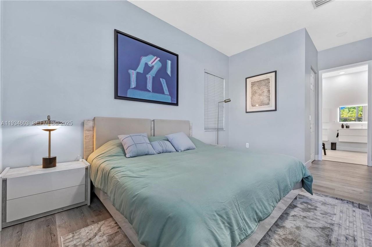 5046 Sw 162nd Ave - Photo 7 of 18
