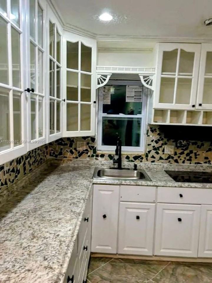 7601 Kimberly Blvd - Photo 3 of 10