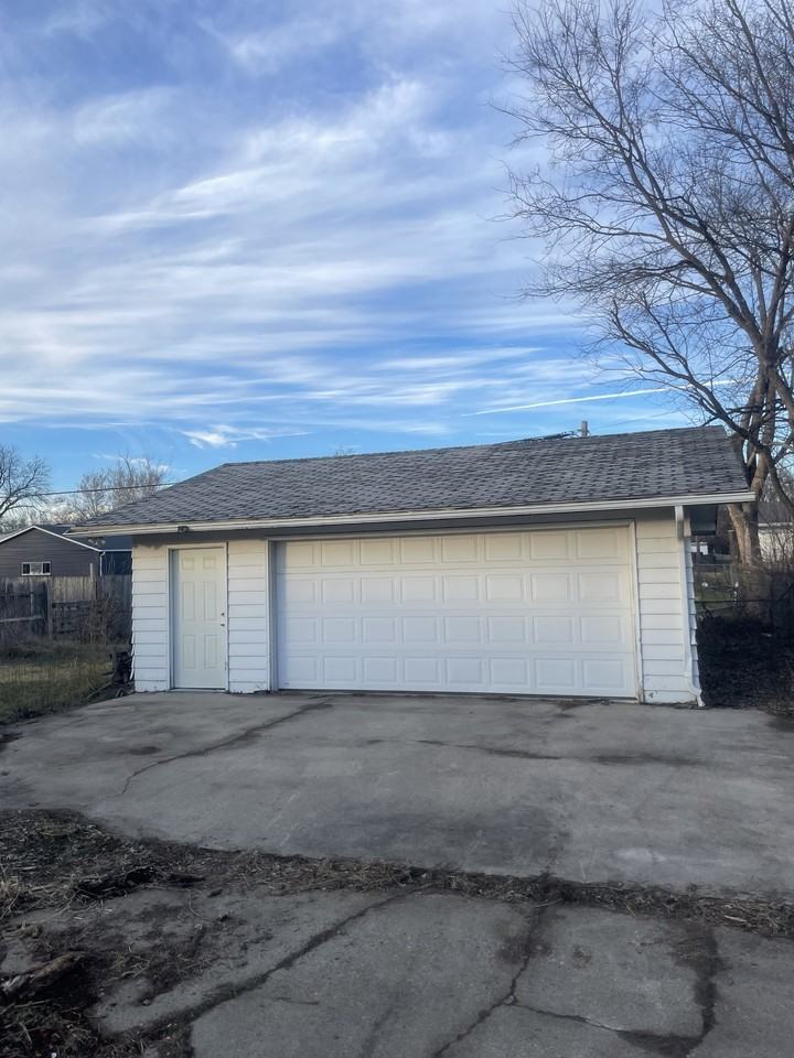 908 Jerlynn Ave #1 - Photo 2 of 5