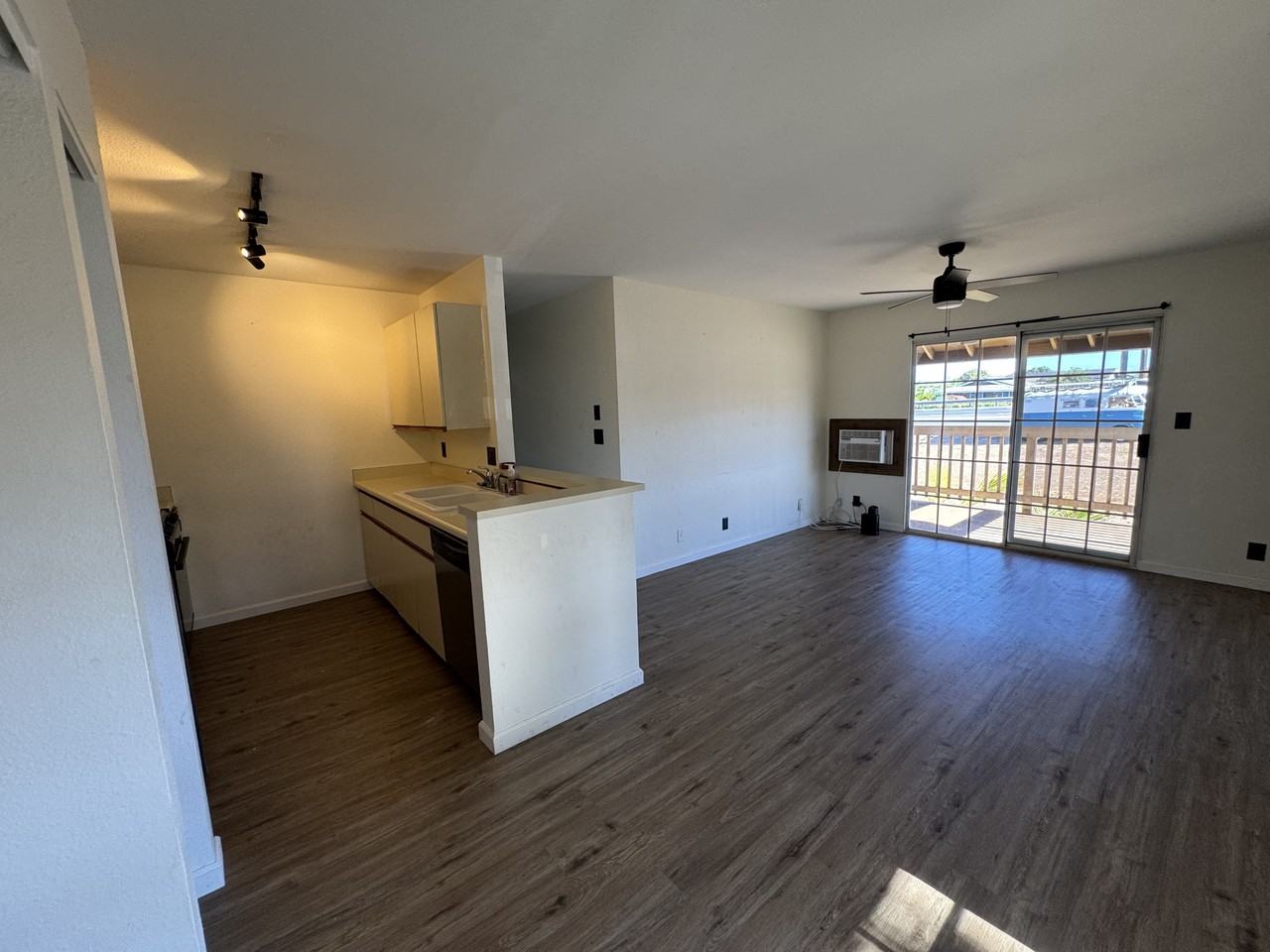 140 Uwapo Road - 5-202Unit 5-202 #5-202 - Photo 3 of 12