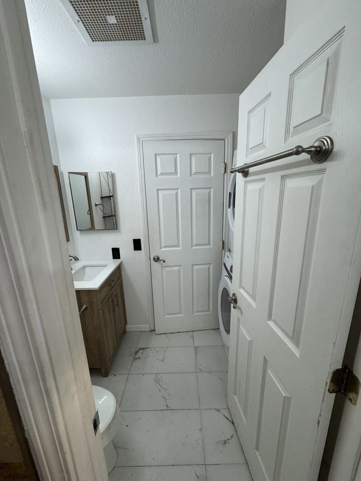 140 Uwapo Road - 5-202Unit 5-202 #5-202 - Photo 7 of 12