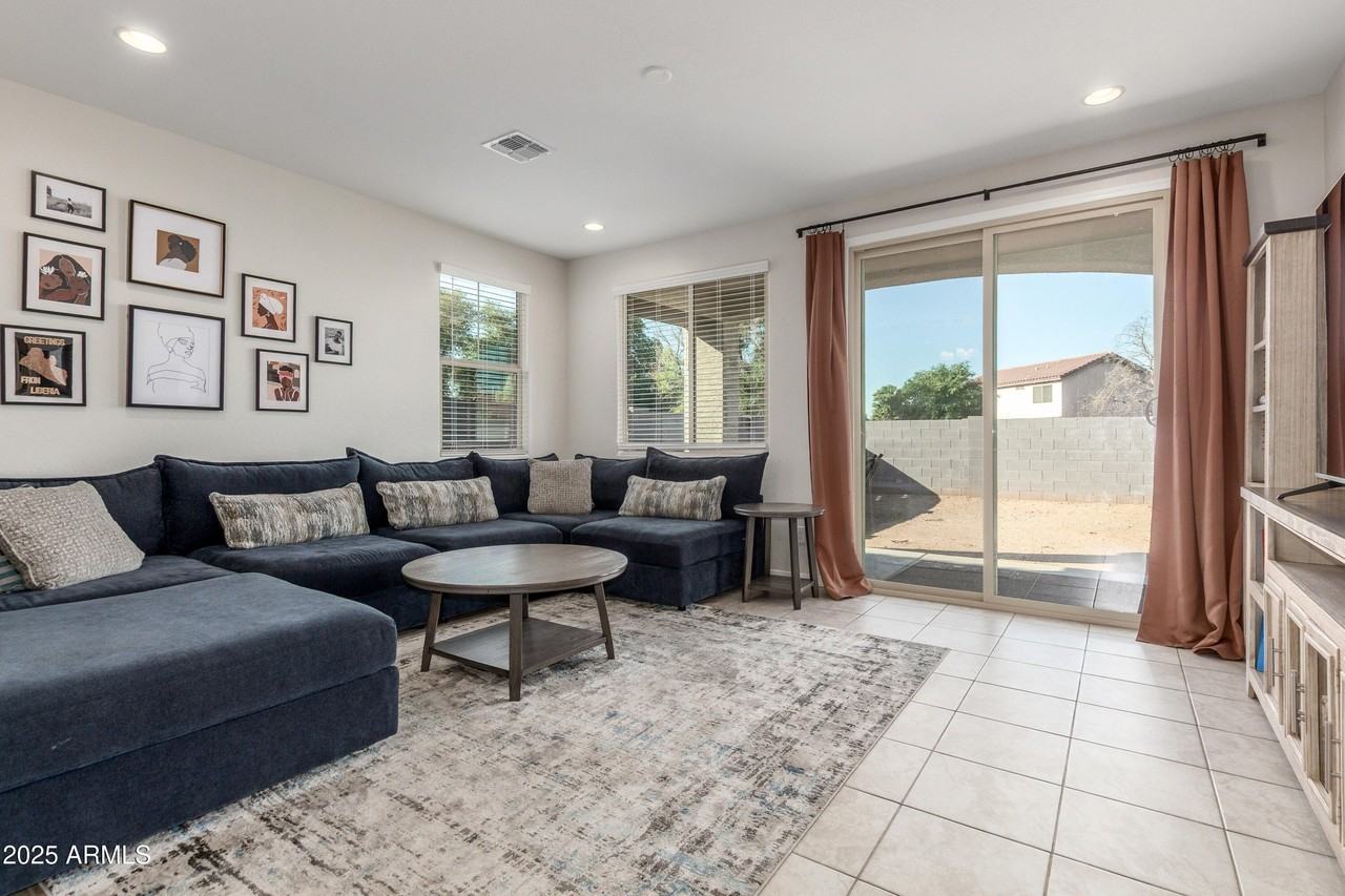 3872 N 103rd Ave - Photo 7 of 23