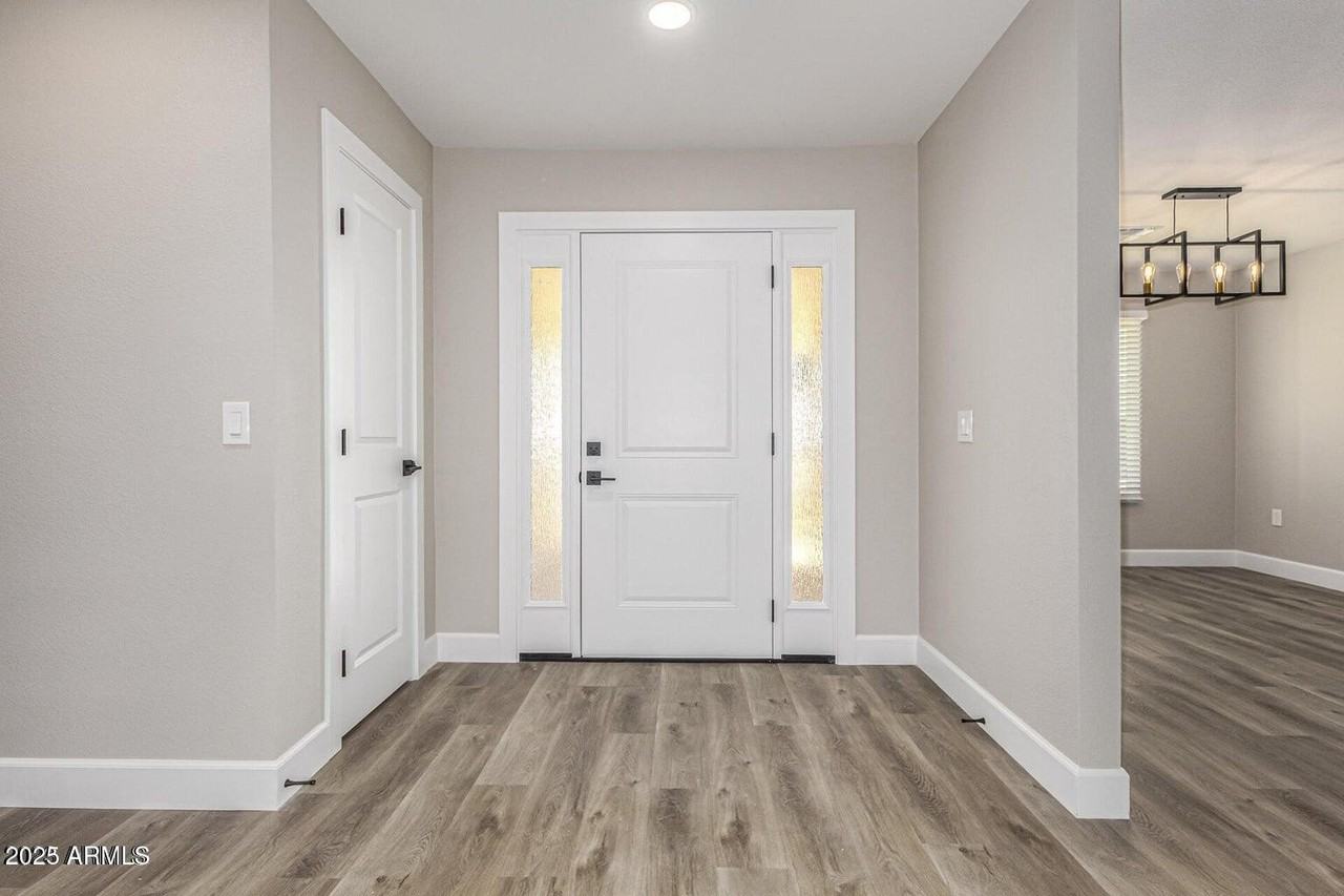 9938 W Willowcreek Cir - Photo 5 of 29