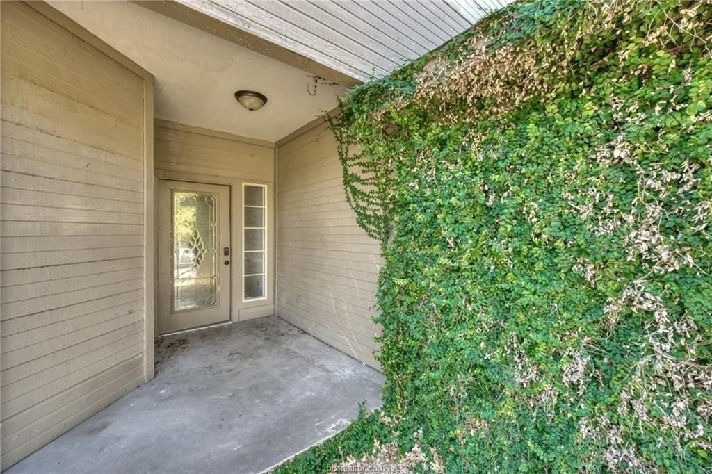 706 Summerglen Dr - Photo 4 of 22