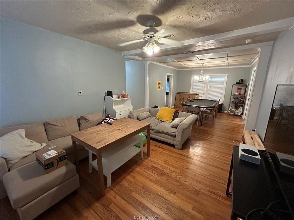 710 Enfield St - Photo 5 of 19