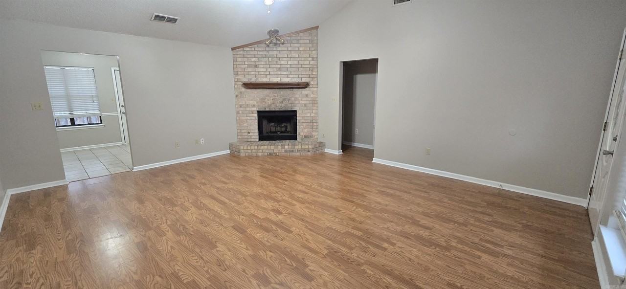 1210 Edgewood Dr - Photo 3 of 11