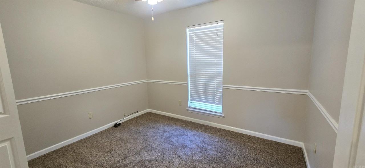 1210 Edgewood Dr - Photo 5 of 11