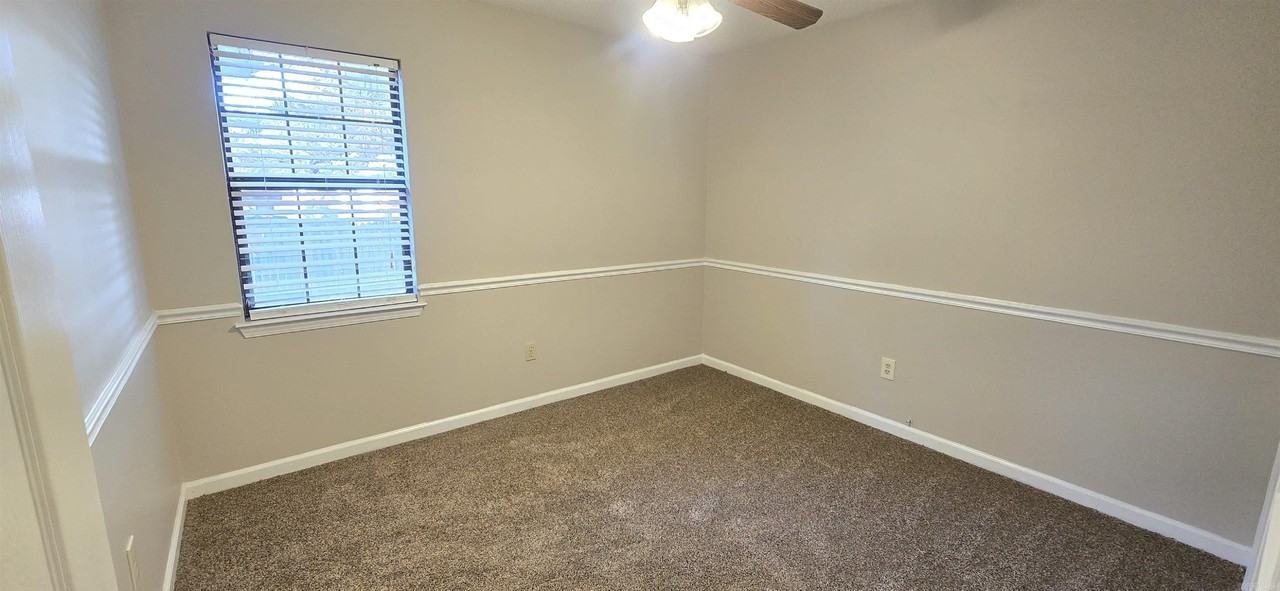 1210 Edgewood Dr - Photo 7 of 11