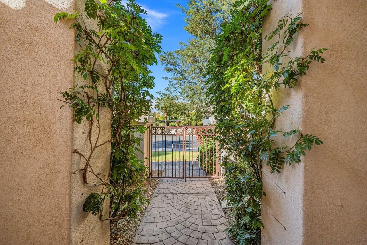 35114 Rosemont Dr - Photo 2 of 17