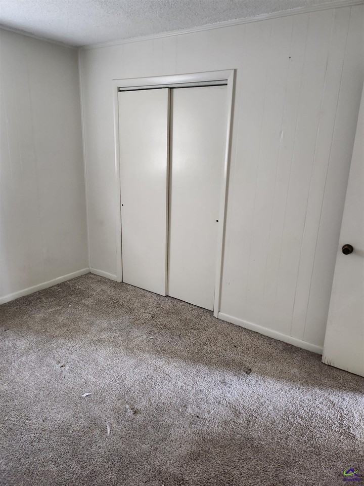 1087 Booth Rd Apt G - Photo 7 of 10