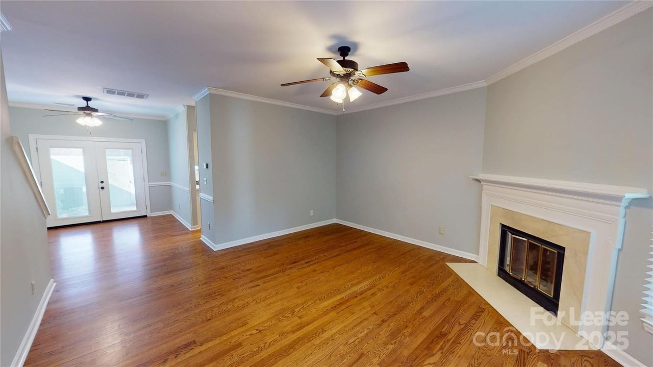 414 Clarkson Green St - Photo 2 of 37