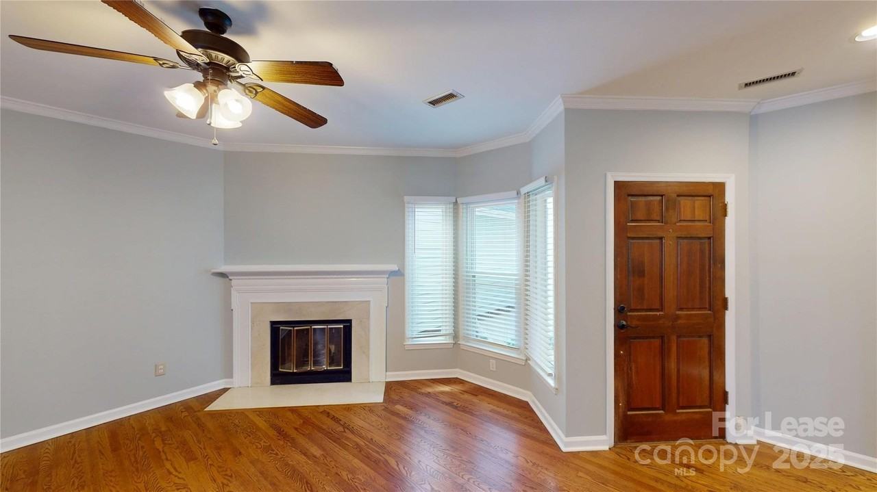 414 Clarkson Green St - Photo 4 of 37