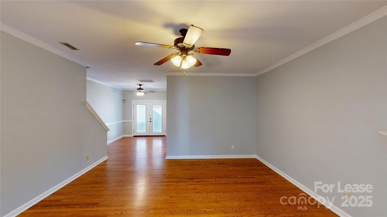 414 Clarkson Green St - Photo 5 of 37