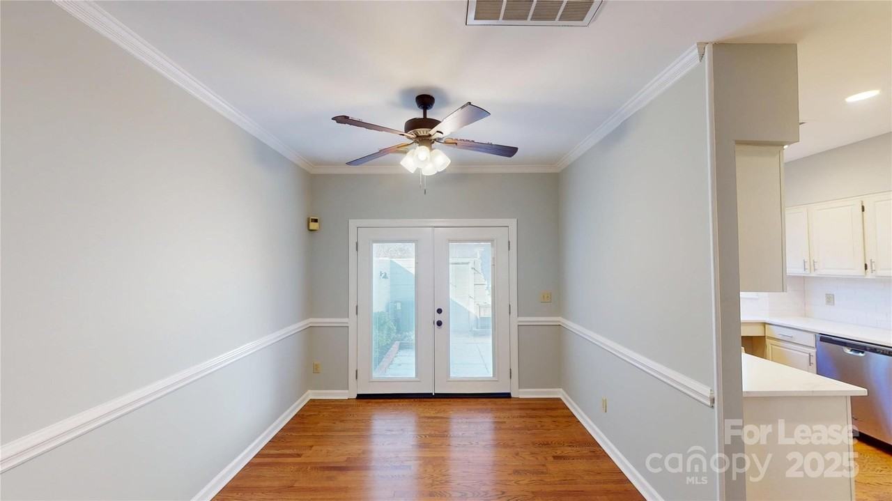 414 Clarkson Green St - Photo 6 of 37